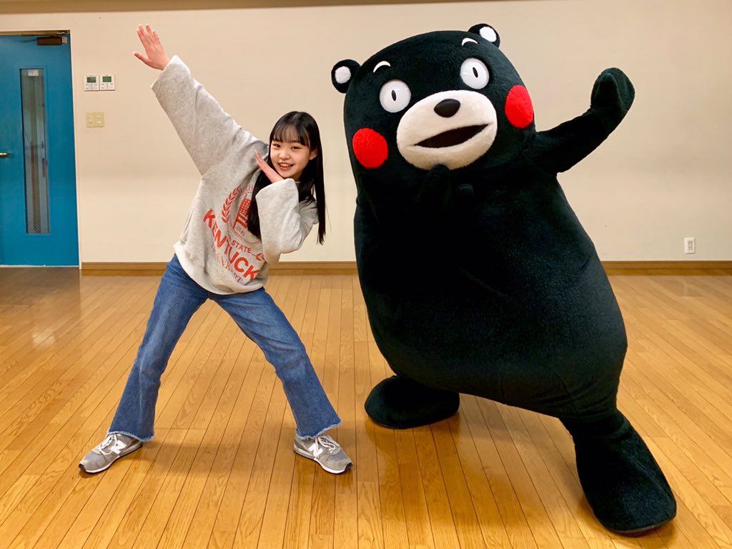 くまモン 公式 お知らせ くまモンtv 124 超人気tiktokerひなたちゃんとコラボ 5分でtiktok何本撮れるか挑戦したみたモン が配信されたモン むぞらしかひなたちゃんとイケメソなボクの科学反応にちゅうもくまー 早速動画ばみてはいよ