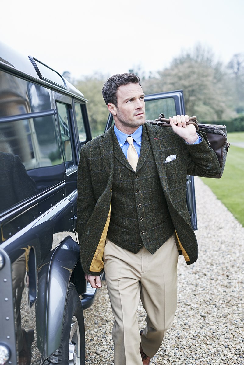 HalonMenswear's tweet photo. Good morning to all of our fantastic followers 🧐

Indulge us please, as today is #LookSmartMonday no excuses chaps 😎for #Smart #menswear every day of the week, visit https://t.co/HCAhg0eJ4x 

#clickandcollect still available 👍 https://t.co/Jvrgv9QtFi