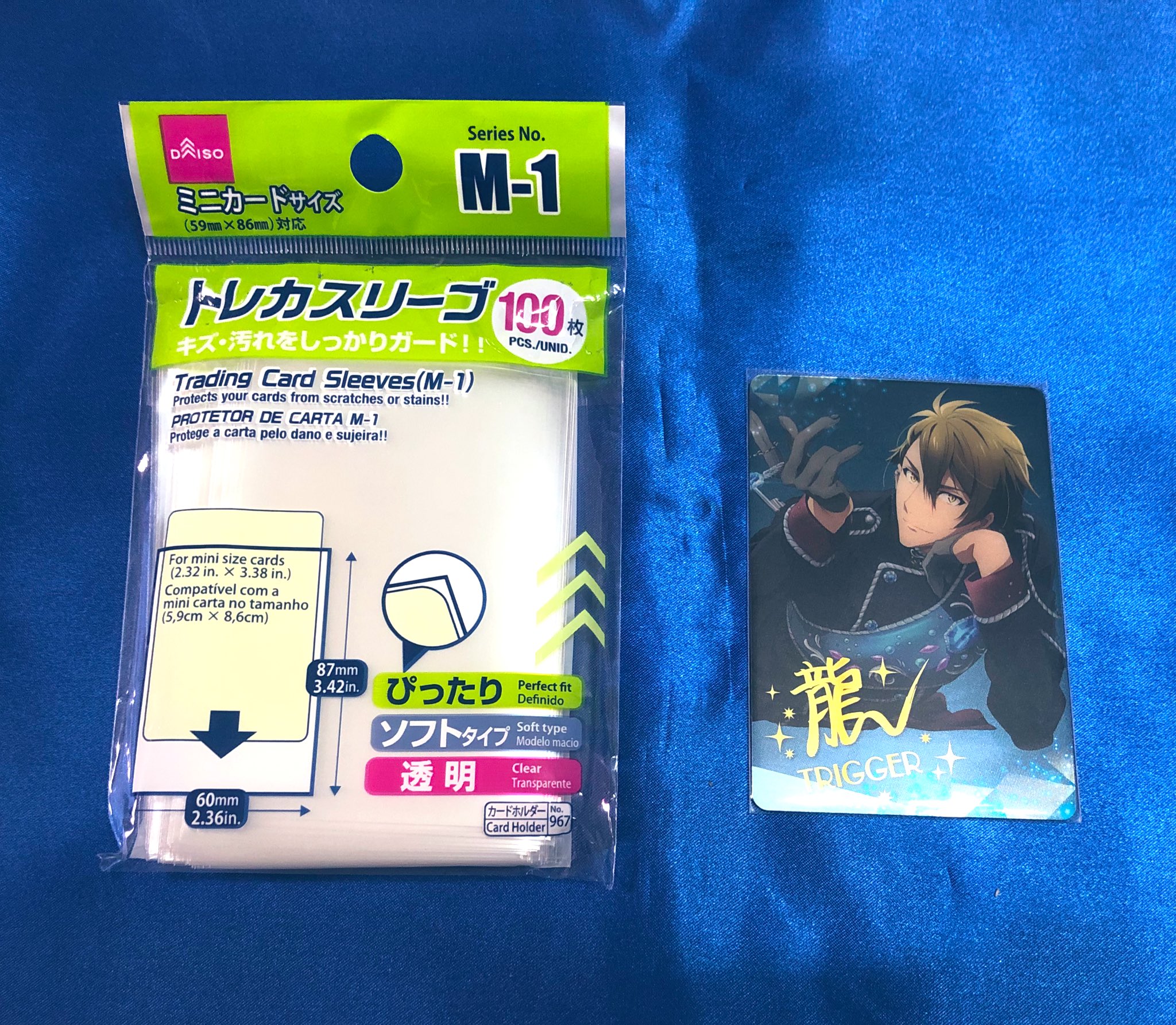 تويتر ちょす 十龍之介の蝶ネクタイ على تويتر 最近 ダイソーさんのスリーブが種類増えて めちゃくちゃ優秀で愛用してるので フォロワーさんでなかなか良いのに巡り会えない方がいれば 参考までに M 1 メタカ アイナナ ツイステ等 R 9 ぱしゃこれ