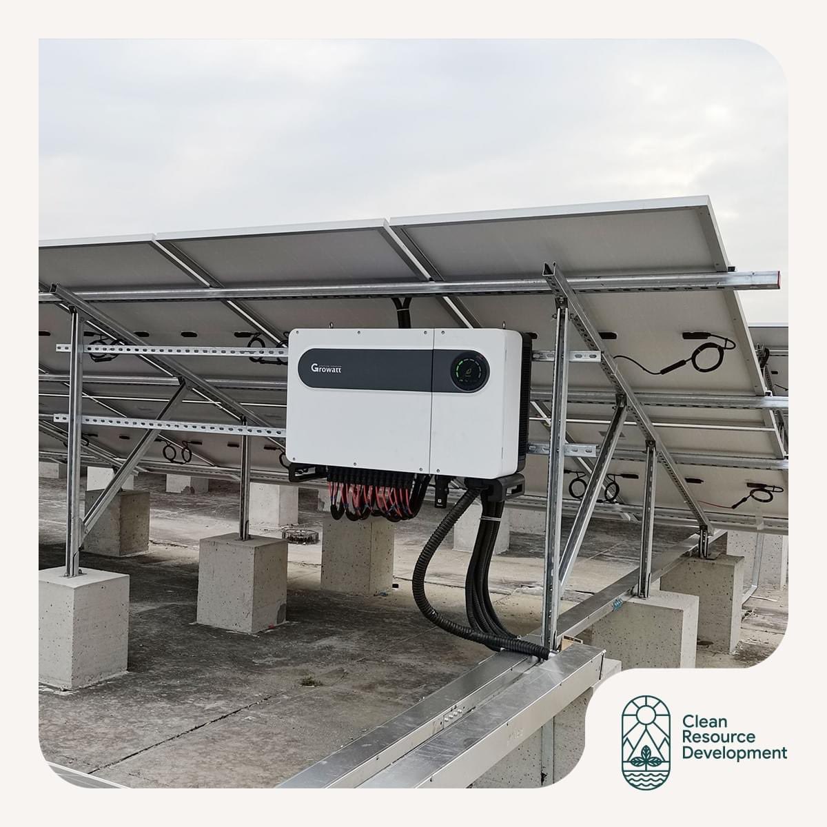CleanCrd's tweet photo. Inverter буюу хувиргагчийн үндсэн үүрэг бол нарны цахилгаан эрчим хүчний үүсгэсэн тогтмол гүйдлийн эрчим хүчийг гэр, аж ахуйн нэгжид ашиглах боломжтой хувьсах гүйдлийн хүч болгон хувиргах явдал юм. Бидний угсардаг Growatt Inverter -ийн баталгаат хугацаа үйлдвэрээс 5 жил байдаг. https://t.co/oKZwla52PN