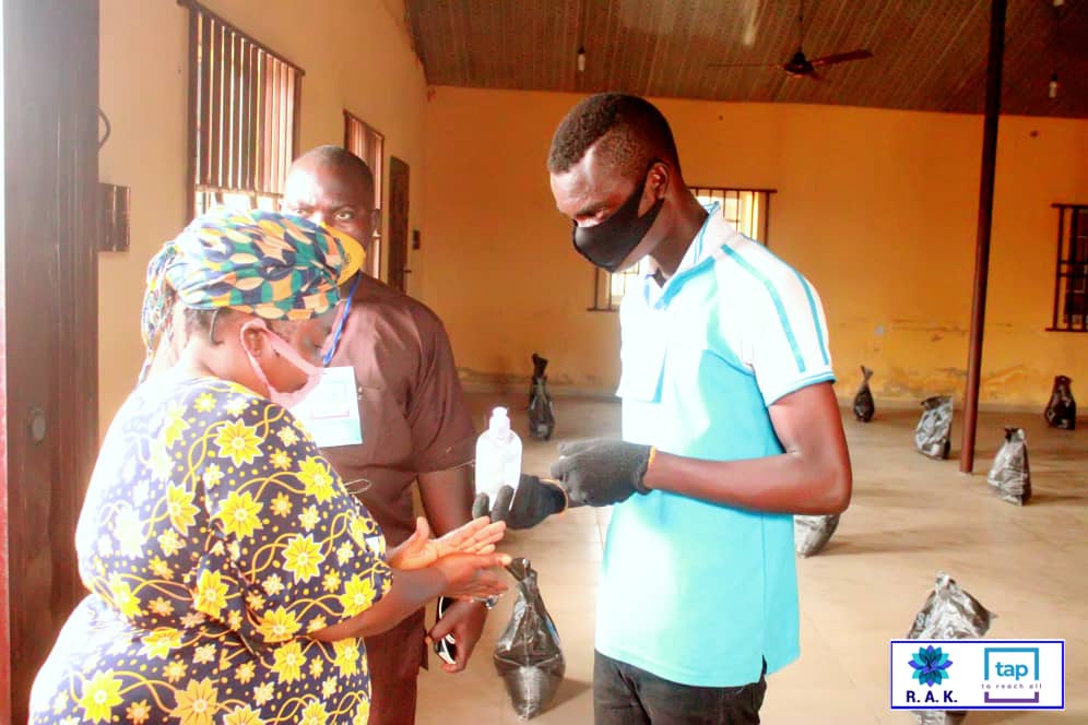 RakDevelopment's tweet photo. The D-Day is here and we mean - Distribution-Day😁🙏🏾. We have started the distribution process at Ajido Riverine Area. Do join us on the journey.
#RDF #TapToReachAll

Cc: @taptoreachall  @UN   @lagosfoodbank @who @ooniadimulaife https://t.co/cvmBHNzKSE