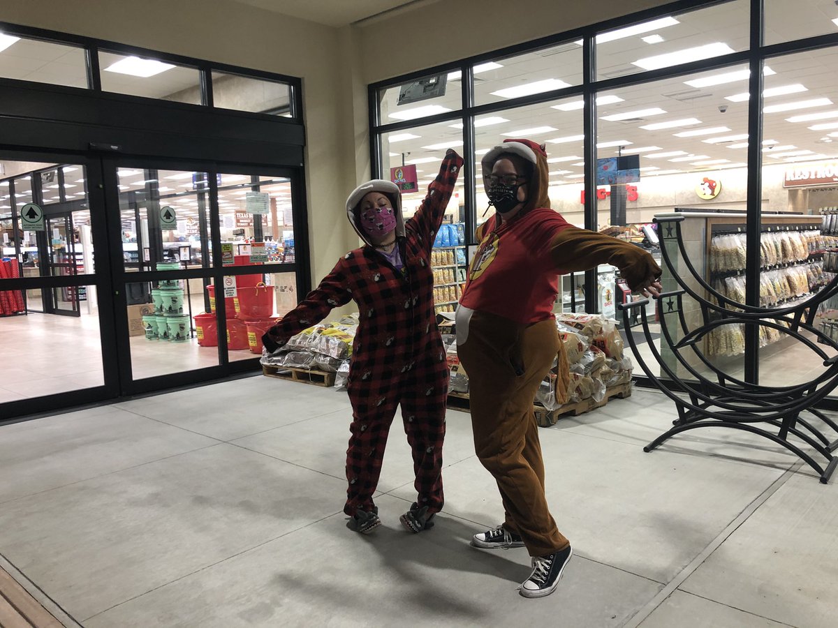 ZachLashway's tweet photo. Florida’s FIRST @bucees will open at 6 AM in Saint Johns County (EXIT 323 - 95). The gas station is 55k sqft w/104 pumps. More than 200 jobs created. Folks have traveled from Orlando &amp; Ocala for the grand opening. You don’t want to miss the interview w/the first in line!! @wjxt4 https://t.co/YEToQxPFun