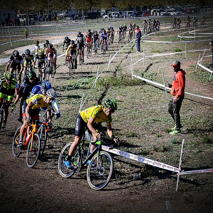 apeecatalunya's tweet photo. APEEC és, ciclocross 🚵♀️🚵
#motociclisme #trail #trailrunning #run #running #mtb #swimrun #snowrunning #triatlo #ciclocross #ciclisme #ciclyng #gencat
#generalitatdecatalunya #sgeaf
Ocisport Serveis Esportius SL
📸 Ocisport https://t.co/CVnmiXl0oG