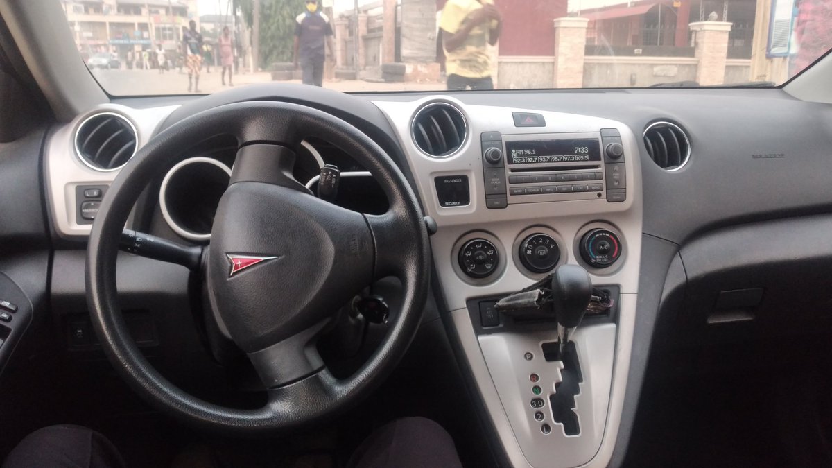 Mayowa87356175's tweet photo. Car in Isolo,by Oke Afa https://t.co/jxTof0p58g