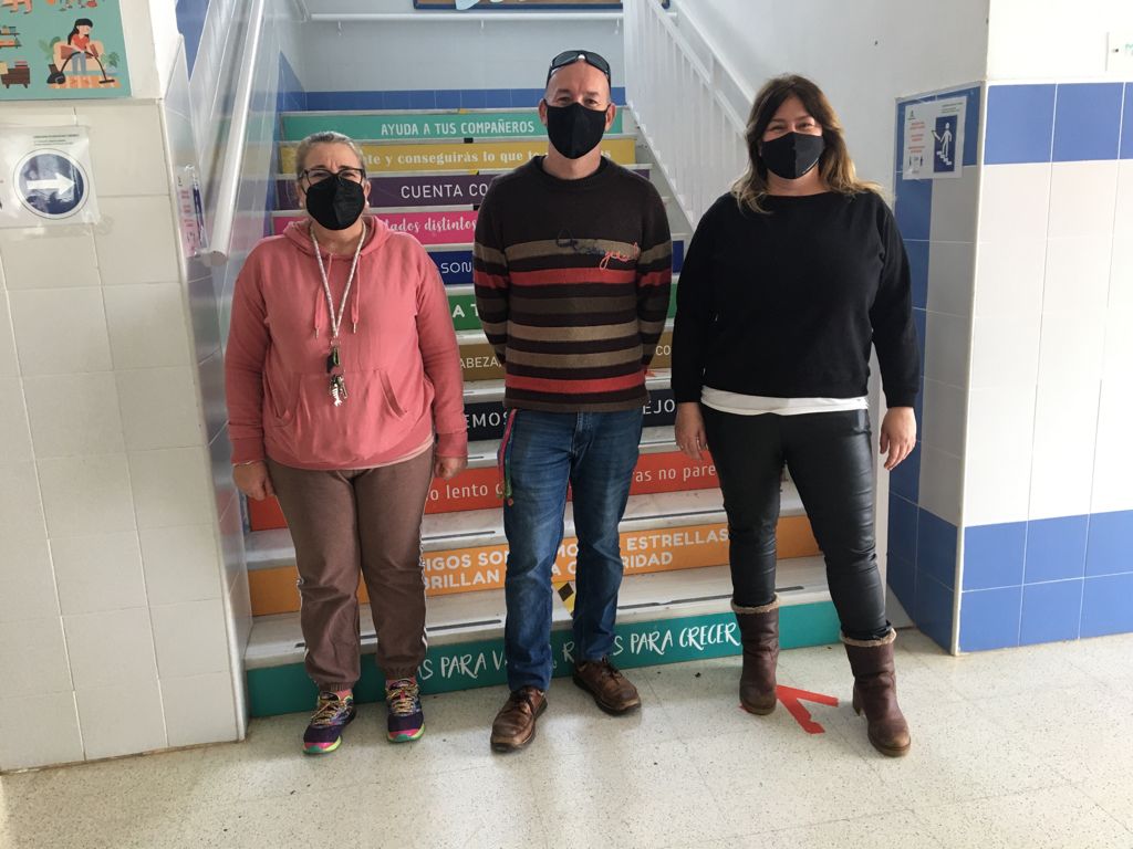 Jurado del Concurso fotográfico del CEIP La Barrosa.
El jurado está constituido por:
ÁNGEL,  miembro del equipo directivo.
MARINA, miembro del Consejo Escolar
YOLANDA, miembro de la Comisión de Paz e Igualdad.