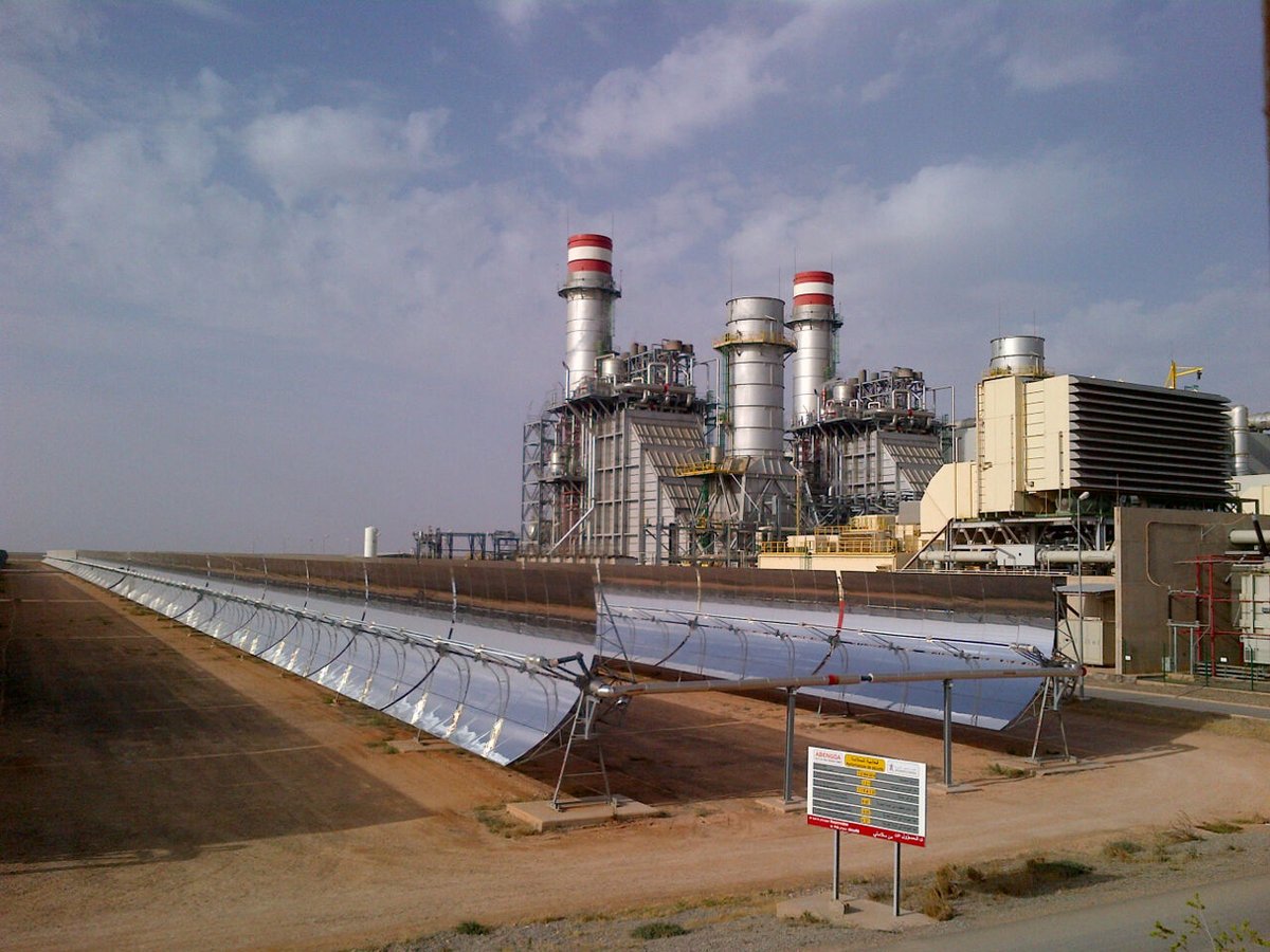 ICEXRabat's tweet photo. @Abengoa firma su segunda renovación con #ONEE por 5 años del contrato de operación y mantenimiento de la planta híbrida #solargas de Ain Beni Mathar con una potencia instalada de 472 MW. ☀️🔌🔋
¿Sabías que fue la primera planta ISCC del mundo en 2010?🌍
#energía #marcaespaña🇪🇸 https://t.co/O8ckeA0N60