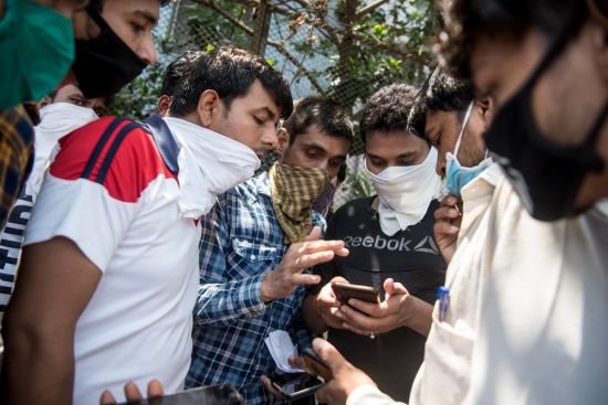 UNUMACAU's tweet photo. 💬 Check out our Migrant Tech team’s latest article where they explain how #digitaltools such as @AppriseSolns can help empower #migrantworkers, particularly during #COVID19. 

➡️ https://t.co/aDvPE7J9xD 

📷:Manoej Paateel 
 
#ICT4D 
 
@AsiaGInstitute @HannahThinyane https://t.co/oJMr5kRcCO