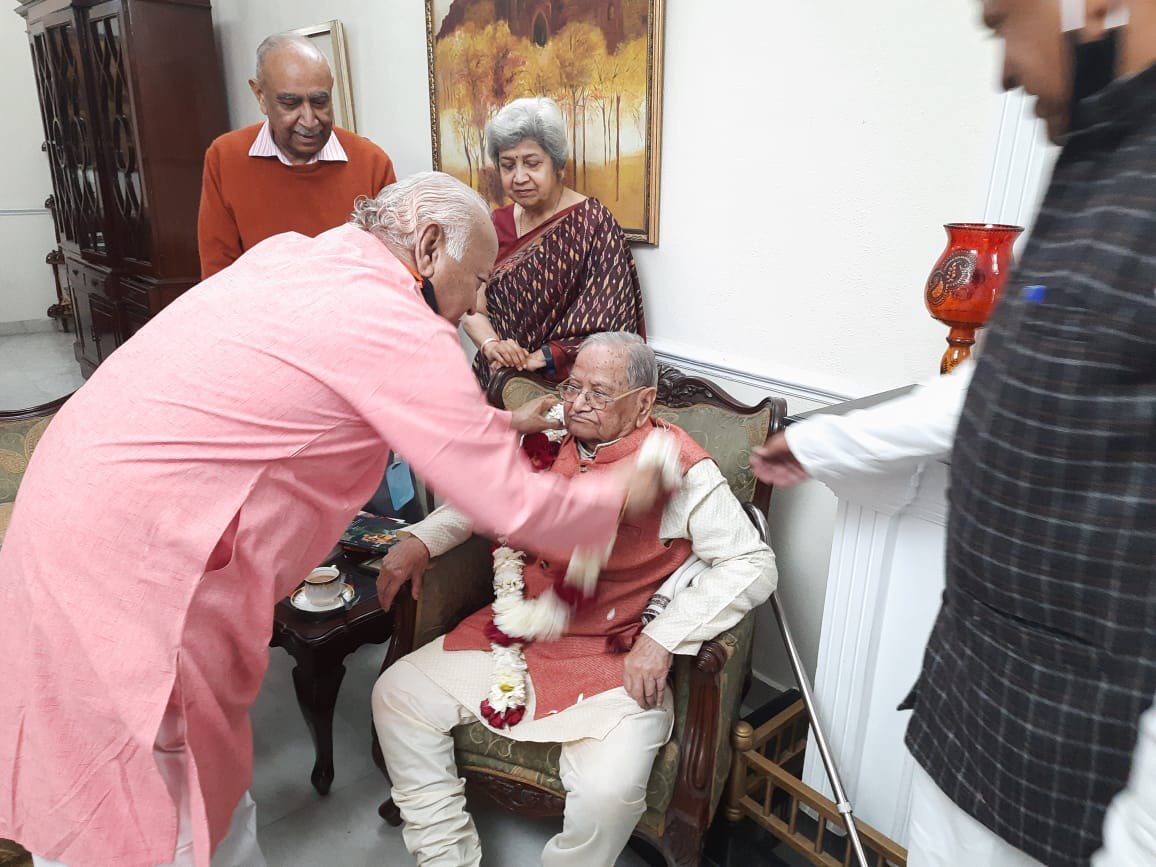 RSS (@RSSorg) on Twitter photo 2021-02-22 09:56:18 राष्ट्रीय स्वयंसेवक संघ के पूजनीय सरसंघचालक डॉ. मोहन भागवत जी ने आज भारतीय पुरातत्व सर्वेक्षण (एएसआई) के पूर्व महानिदेशक ब्रज बासी लाल जी से भेंट की और उन्हें शॉल देकर सम्मानित किया। केंद्र सरकार ने उन्हें इस वर्ष पद्म विभूषण सम्मान से सम्मानित किया है। राष्ट्रीय स्वयंसेवक संघ के पूजनीय सरसंघचालक डॉ. मोहन भागवत जी ने आज भारतीय पुरातत्व सर्वेक्षण (एएसआई) के पूर्व महानिदेशक ब्रज बासी लाल जी से भेंट की और उन्हें शॉल देकर सम्मानित किया। केंद्र सरकार ने उन्हें इस वर्ष पद्म विभूषण सम्मान से सम्मानित किया है।