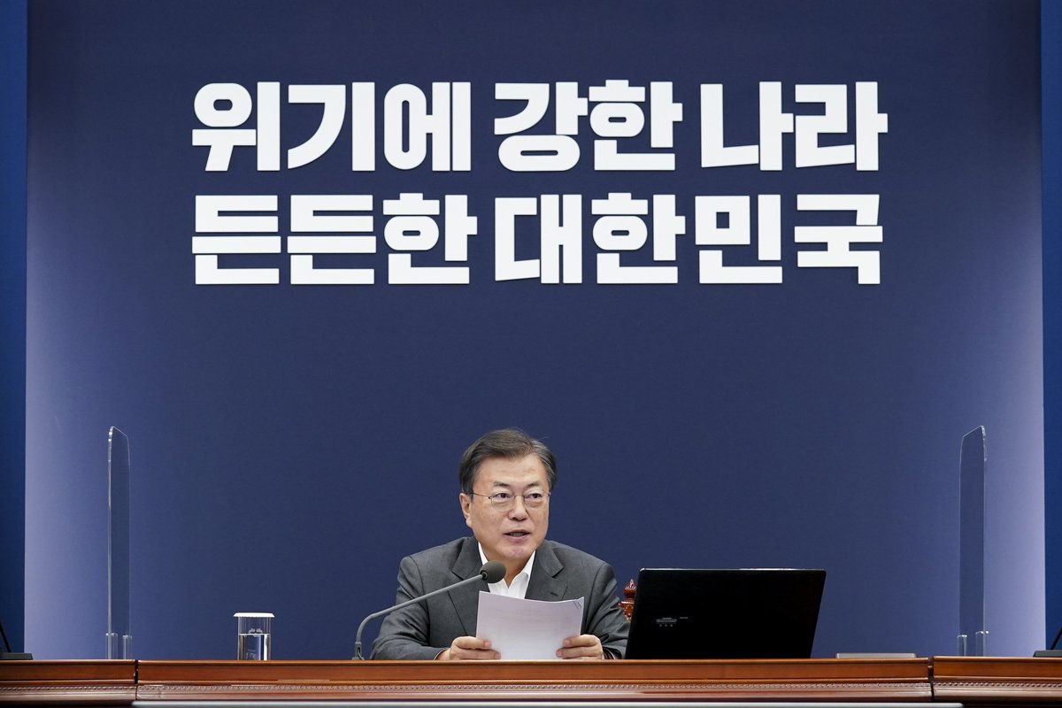 질 면에서도 ICT, 바이오, 의료 등
신산업 분야에서 좋은 일자리를
만들어내는 역할을
벤처기업이 하고 있습니다.

혁신적 창업가들의 기부문화와 함께
기업들의 사회적 책임 경영이
확산되고 있는 것도
긍정적 변화입니다.
기업인들이 존경받으면서
기업의 가치도 동시에 
높이는 기회가 될 것입니다.