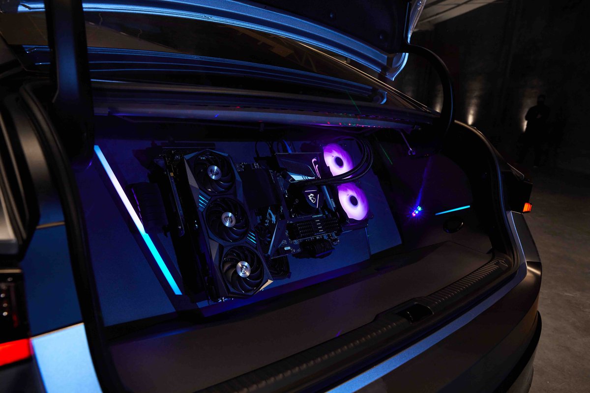 トヨタの高級車ブランド レクサスが北米向けに ゲーミングセダン を公開 スポーツセダンの最新モデルをベースに ネオンカラーに光る内装 やカーブモニターなどのゲーム用機器 特注のゲーミングpcが組み込まれた モンスターマシン トヨタの高級車ブランド レクサスが北米向けに ゲーミングセダン を公開 スポーツセダンの最新モデルをベースに ネオンカラーに光る内装 やカーブモニターなどのゲーム用機器 特注のゲーミングpcが組み込まれた モンスターマシン