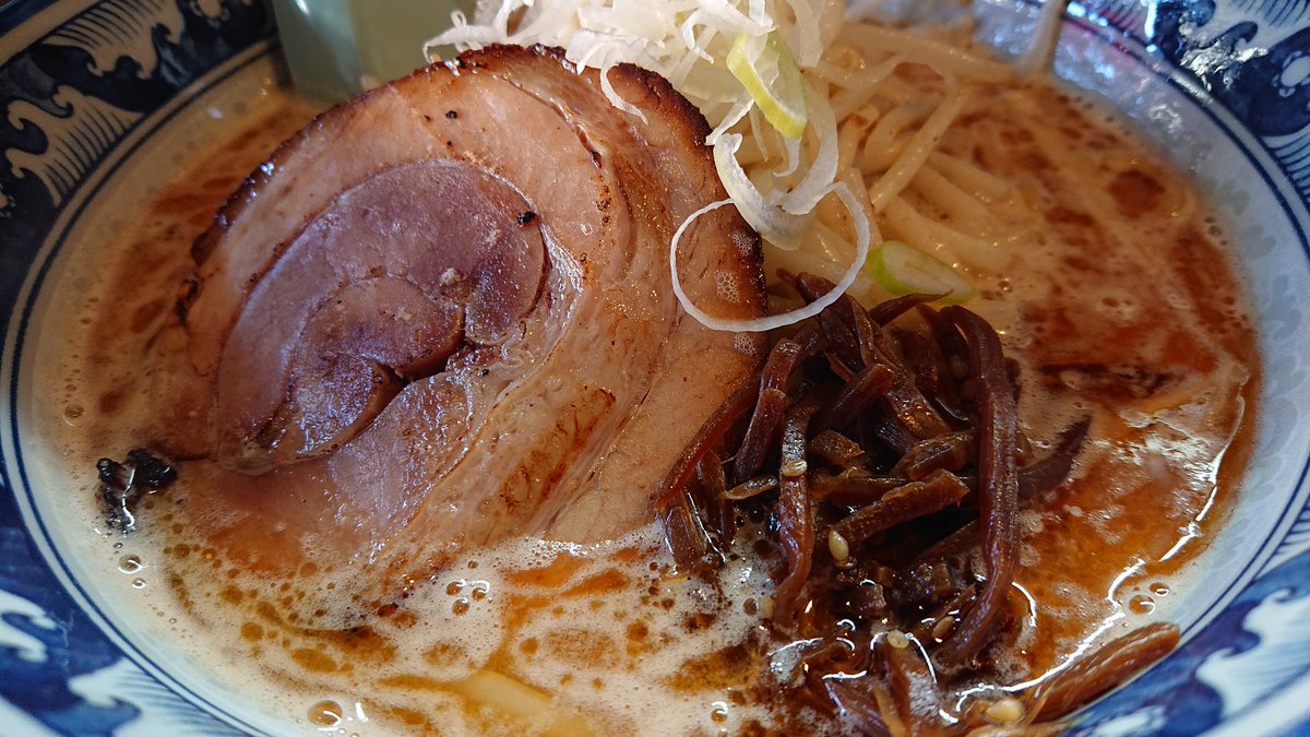 所長 高尾山走術研究所 昨日は 鎌倉で海を眺めたからかな 魚介系のラーメンを欲してしまって 海老味噌ラーメンで有名な 八王子の麺や樽座さんへ 美味しかったーps Ps