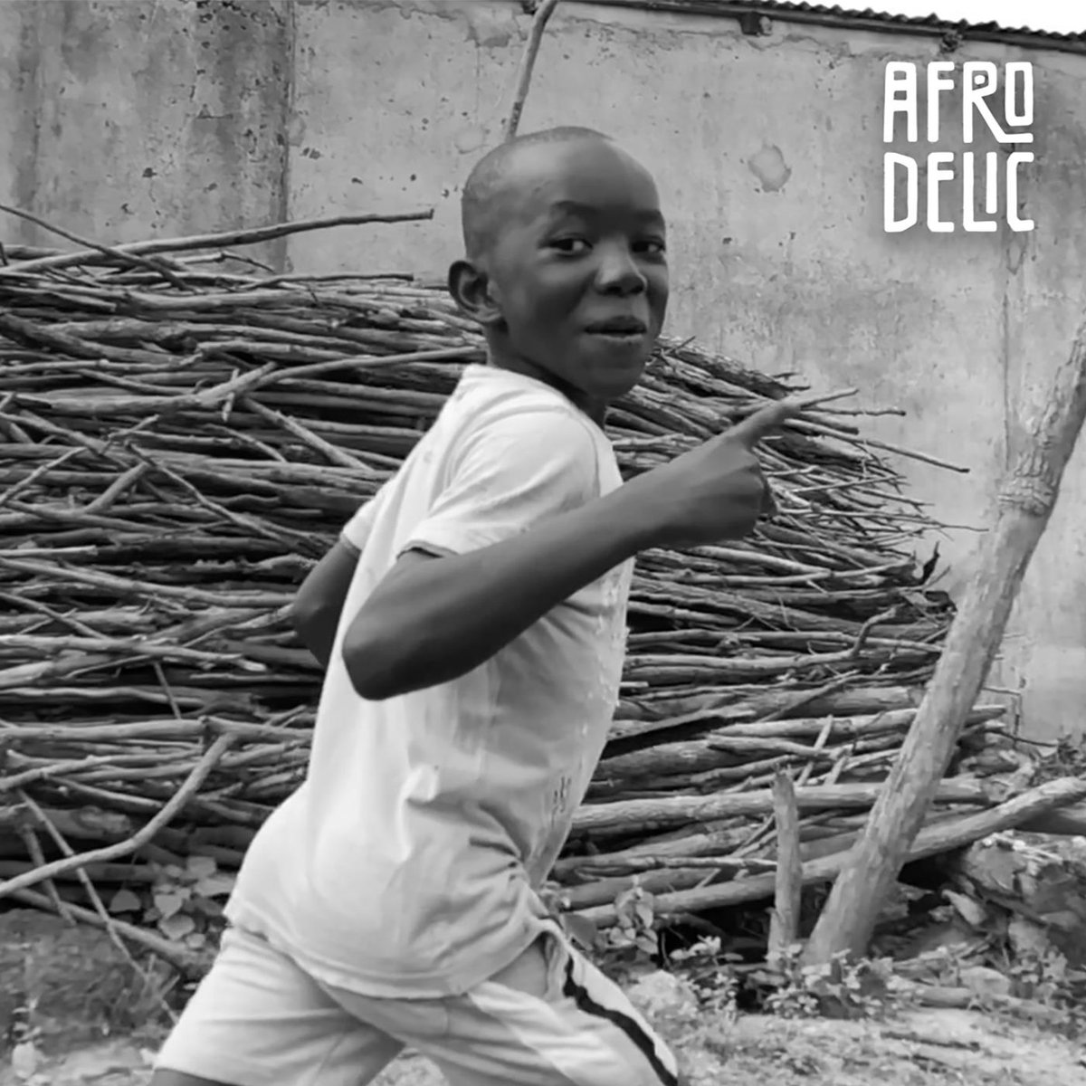Artfcl_music's tweet photo. @Afrodelic123 is a unique project that connects Lithuania and Mali. Here is our take on their latest work "Weleli" 🚀 Thanks @victordiawara for this opportunity 🙌
Listen to our remix: https://t.co/jRZlYUlUpE https://t.co/YcaiM5z7Bq
