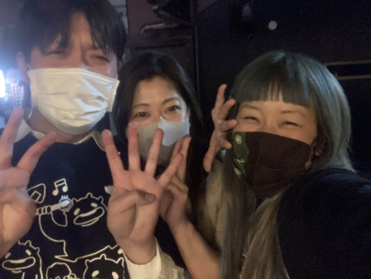0x3x8's tweet photo. 準備にバ���ついて
やっとこさ更新ー！！！！

始まっております☺︎
https://t.co/iidf1IgI80

司会一緒にしてくれる武下直樹
スタッフ担当のしおりちゃん
おでん笑月のえみさん
弾き語りの相方こういっちゃん
ほんまにみんなありがとう☺︎
最後までたのしもー!!

#がもよんフェス #おうちでがもよん https://t.co/3szC7AUV0N
