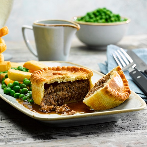 PIE DELIGHT!

Start your week with an all-time classic - our incomparable minced beef &amp; onion pie!

This pie consists of tasty mix of our butcher’s leanest minced beef &amp; onion, seasoned perfectly in a rich gravy. 

#Chichester #Bognor #Worthing #Rustington
turnerspies.co.uk