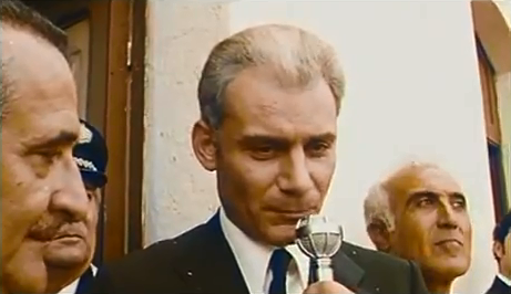 L'Affaire Mattei (1972) - ItalienFilm culte politique réalisé par Francesco Rosi avec une mise en abîme puisque le film parle du fait qu'il veuille faire un film sur Enrico Mattei, le président de l'ENI mystérieusement tué en 1962. Palme d'Or en 1972.