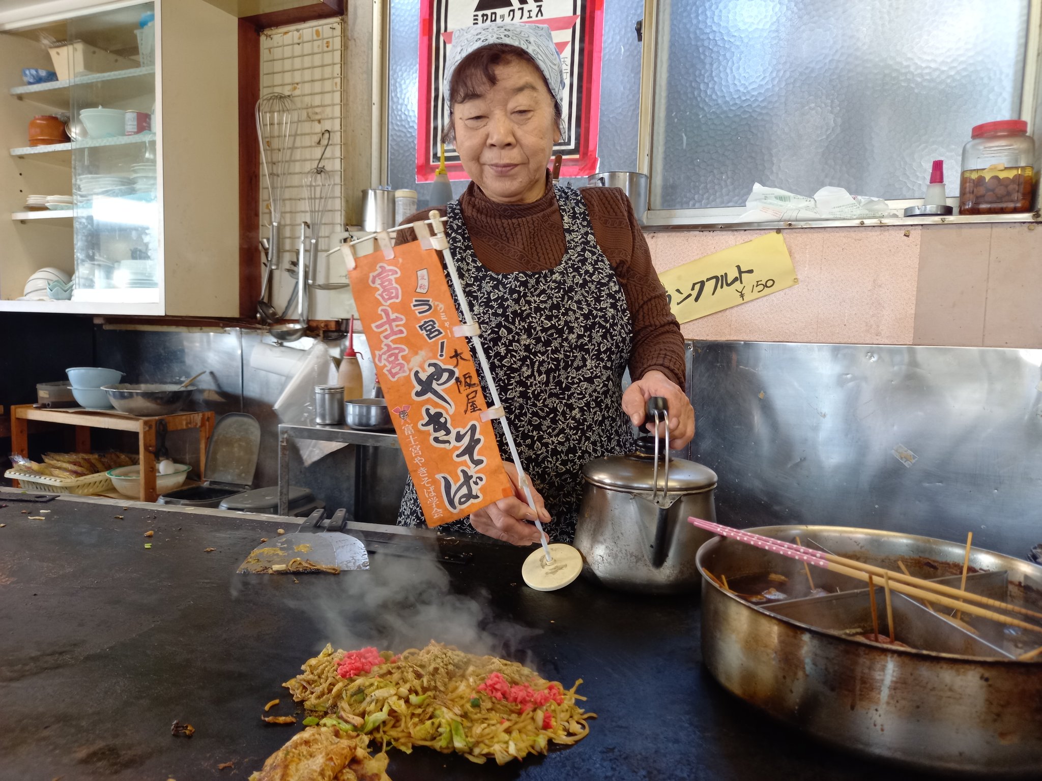 Yoshi 富士宮の焼きそば店 大阪屋 出川哲朗も来た有名店 気さくでおもろいおばちゃんでした 焼きそばはもちろん お好み焼きも関西スタンダードでおいしい このところ個人的に凹んでばかりなんですが お陰さまで元気でました 富士宮焼きそば 大阪