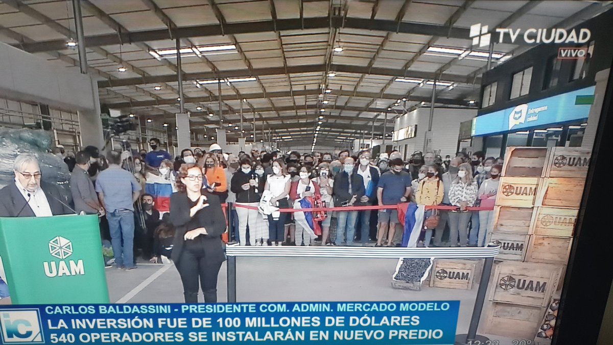 Esas banderas bien arriba compañeros cuando entren!!!!!!!!!!!!!
Arriba el FA carajo!!!!