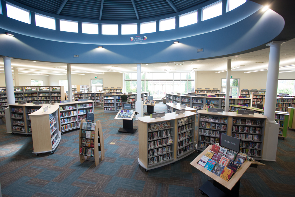 OTBNA_1's tweet photo. “My alma mater was books, a good library.... I could spend the rest of my life reading, just satisfying my curiosity.”― Malcolm X
#reading #bookdisplay #library #libraryfurniture #librarydesign #schoollibrary #mobilebookcase #curvedshelving https://t.co/2Wy9giYUjp