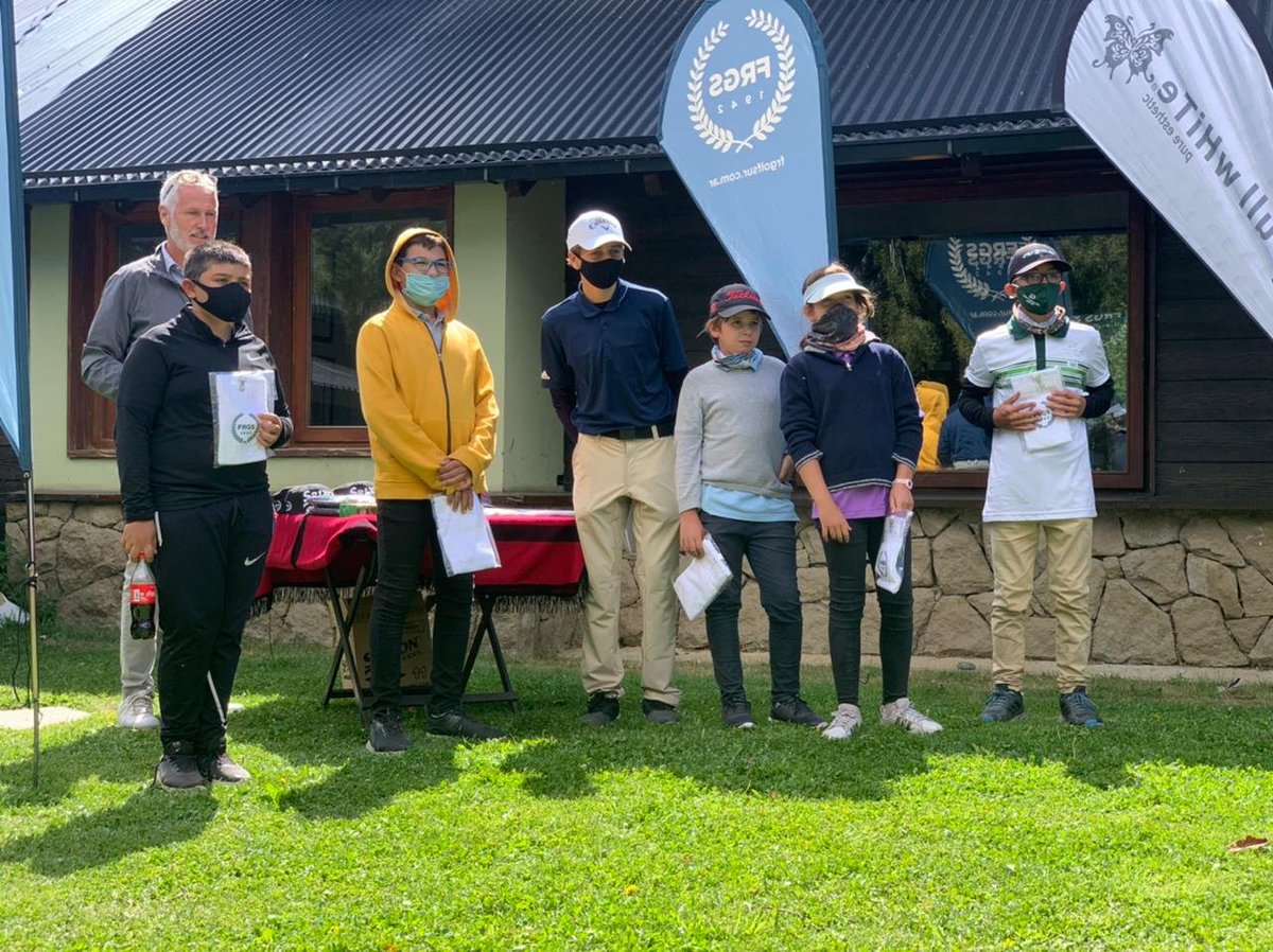 Este 20 y 21 de febrero se realizó el torneo de menores FRGS puntable ránking nacional AAG en Aralauquen.
Nicolás Cabanillas primer puesto categoría menores de 15 gross
Seguido por Ian Frick que se llevó el segundo puesto también en representación a Chapelco Golf
Felicitaciones