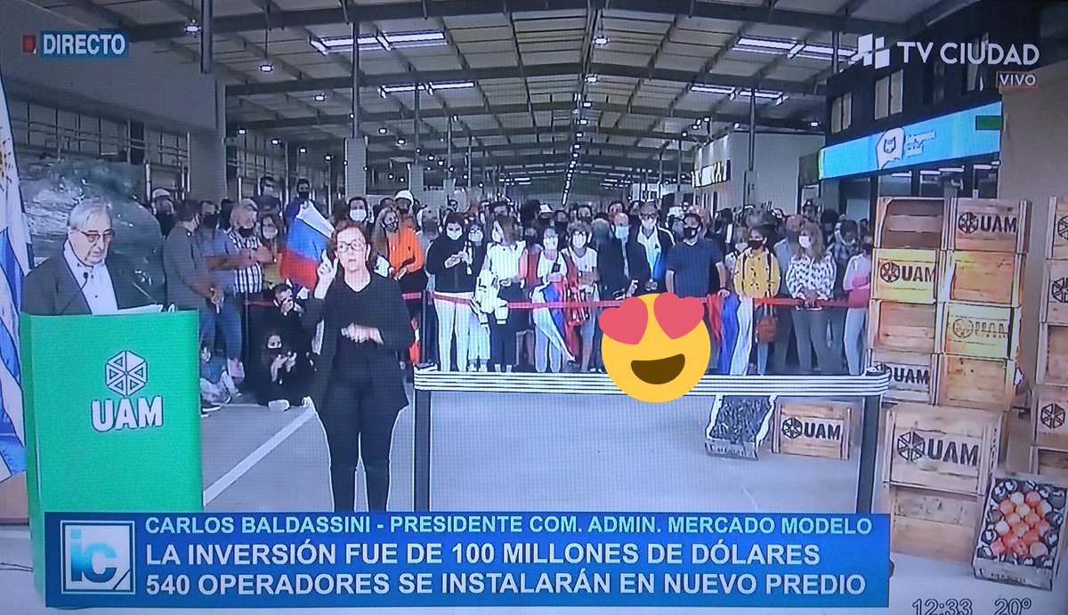 Quiero decirle a los compañeros los quiero!!!! Nuestra bandera en primera planaaaaaaaaaaaaaa✊