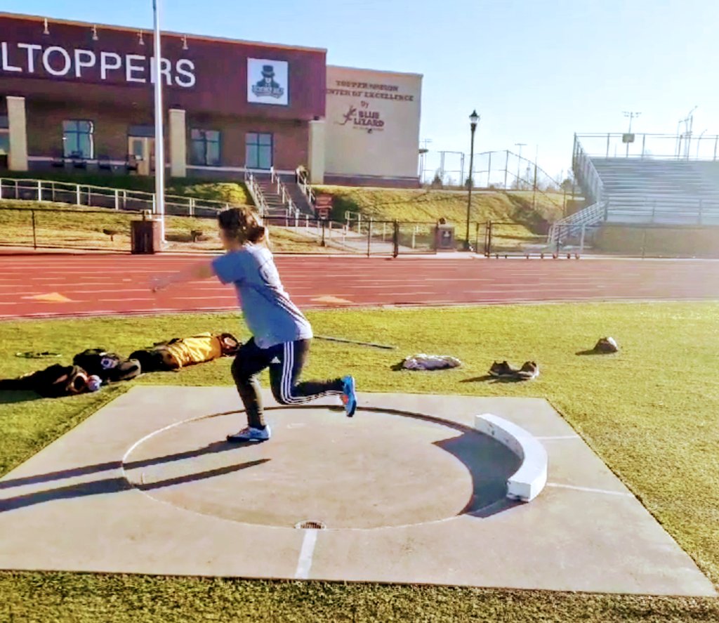 C_Banner_VFL's tweet photo. Working on the glide w @lauryn_banner and @coachadpsthrows thx for the session coach #shotput #throwernation #throwers #throwsomething #fieldandtrack #outworkthem https://t.co/5k10ocsku3