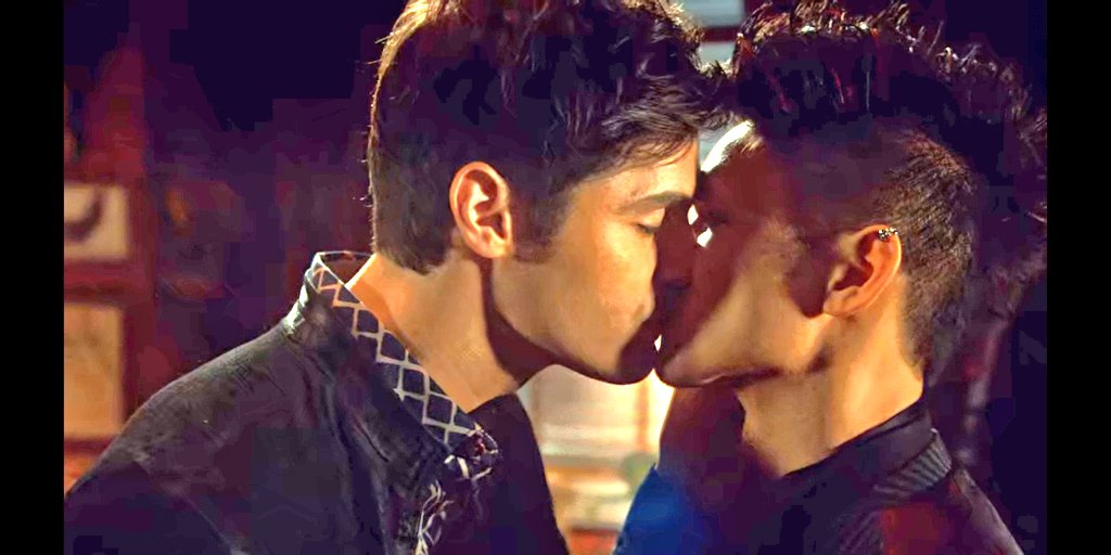 MalecInfinity's tweet photo. #matthewdaddario #harryshumjr #shumdario #malecforever #aleclightwood #magnusbane #maleclove  #wewantshadowhuntersback #bringshadowhuntersback #renewshadowhunters #saveshadowhunters➰ @netflix @freeform @hulu @thecw @shadowhunterstv  @constantinfilm @hbo @PrimeVideo @disneyplus https://t.co/LOPRBMVYC4