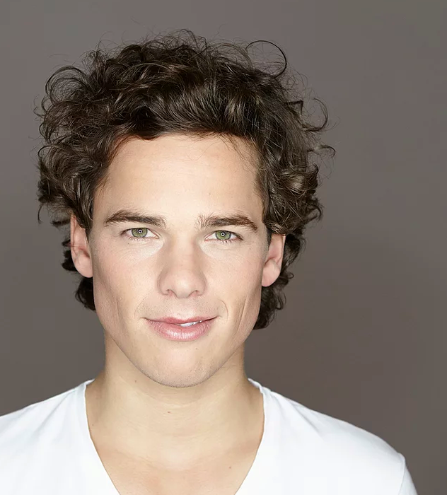 Meet the Family: JOHN CORTA 

John is a born and bred Londoner with a natural ear for accents and a real flair for storytelling. If you need ten voices from one client for an audiobook, John’s your guy. Plus, he’s got a home studio, so he’s ready and raring to go on your project.