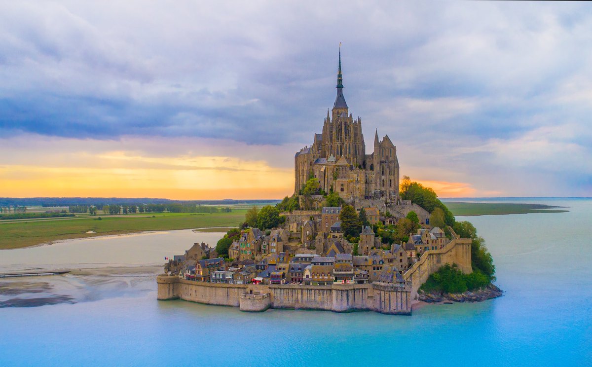 KazBzh's tweet photo. @Bouteflikov Château du Mont Saint-Michel, France, Bretagne https://t.co/vm46VY8rFP