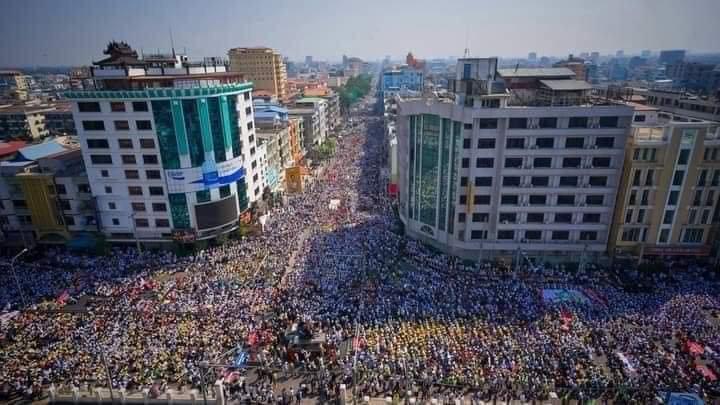 ThethayT's tweet photo. 22.2.2021
Today Myanmar Shwe Mandalay

#WhatsHappeningInMyanmar 
#Feb22Coup https://t.co/IDED3lVBqL