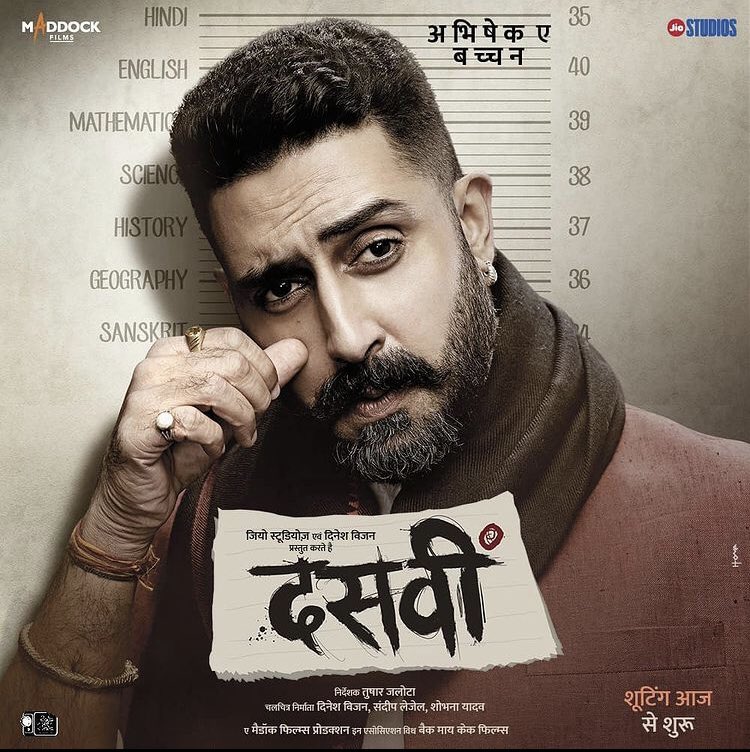 BolCinemaa's tweet photo. अभिषेक बच्चन ने अपनी आने वाली फिल्म 'दसवीं' 
( #Dasvi ) की शूटिंग शुरु की है। इस फिल्म को एक राजनीतिक कॉमेडी बताया जा रहा है। जो तुषार जलोटा के निर्देशन की पहली फिल्म है। फिल्म दिनेश विजान द्वारा निर्मित की गई है, और कथित तौर पर वर्तमतान शिक्षा के महत्व के बारे में एक संदेश देगी। https://t.co/CeKFokQnHf