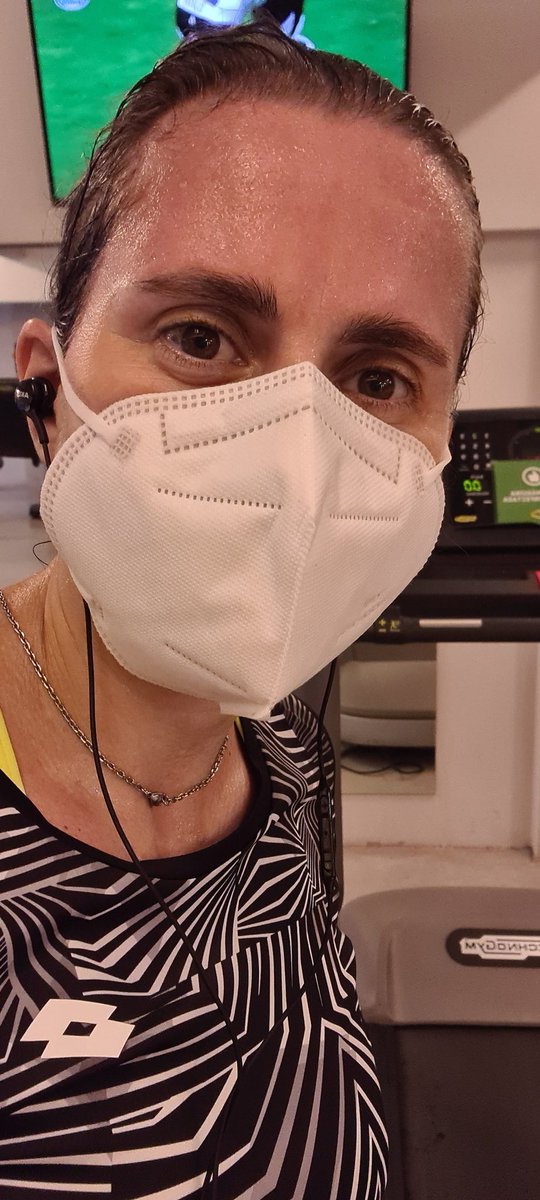 ceciliareiter's tweet photo. Diluvia en Buenos Aires... y parece que adentro del gym también 😅😅😅
🏃♀️🏃♀️🏃♀️🌧🌧
#vamosceci #undiamenos
#bilsingautomation https://t.co/Afhw05VhoY