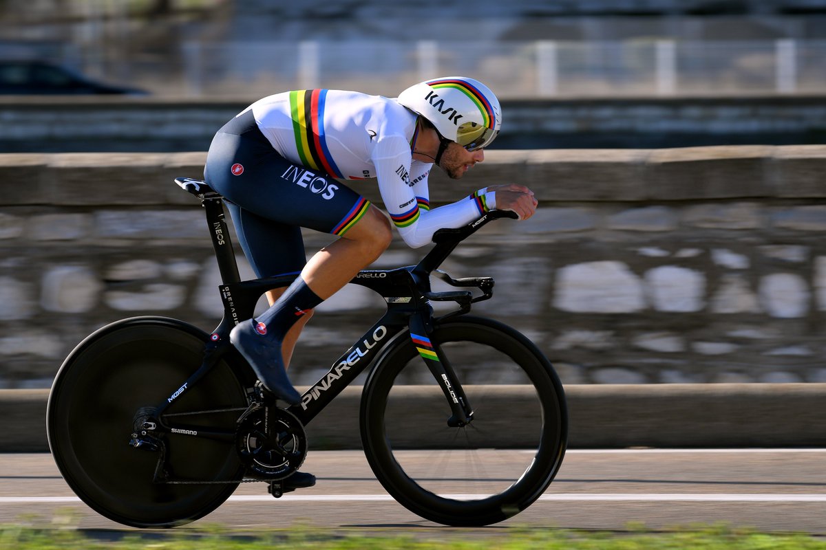 55.9km/h 🔥🔥🔥🔥🔥 @GannaFilippo goes fastest so far in the time trial at #UAETour. 14 seconds quicker than anyone else. He's in the hot seat with the final few runners starting now.