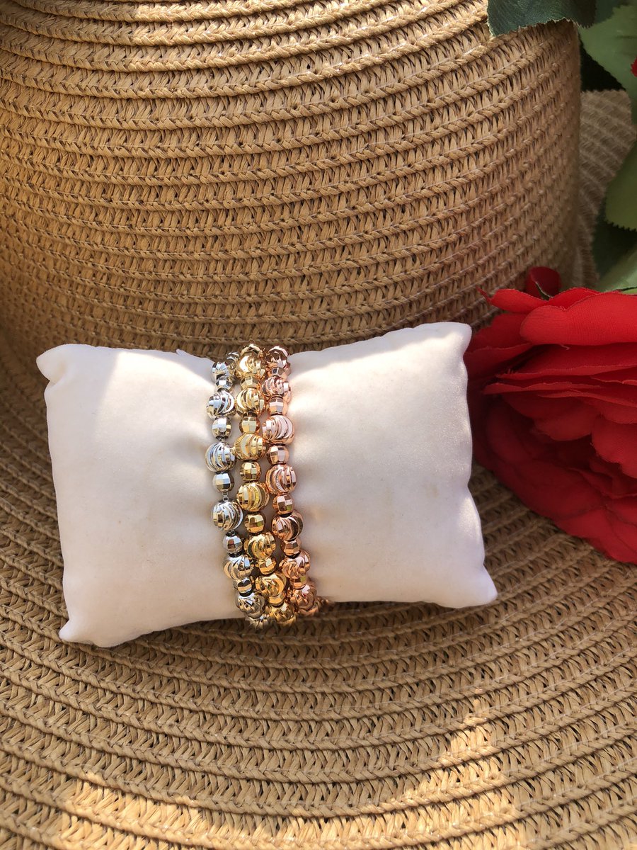 Non-tarnish

3tone bracelet 

Price: #3,800