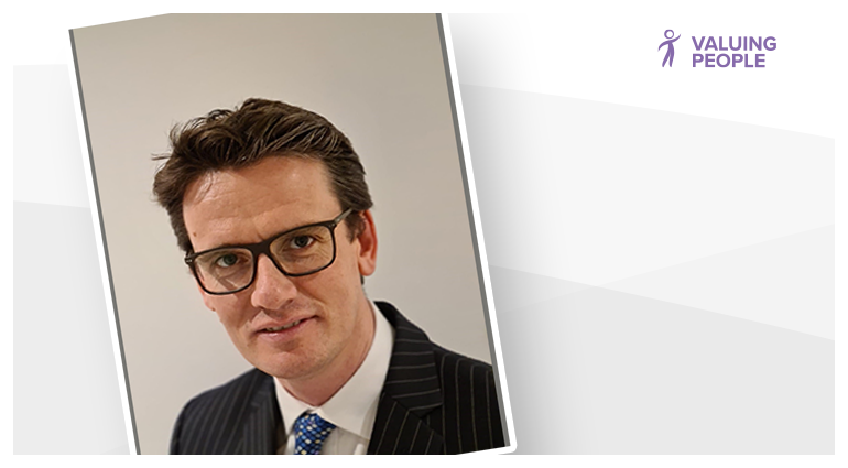 Redrowplc's tweet photo. Our Southern Counties division is thrilled to announce the appointment of Andrew Smith as Strategic Land Director, a newly created role to help drive forward its ambitious growth plans across southern England. Welcome Andrew! 😊 https://t.co/KVxYZ8fPkX #ValuingPeople https://t.co/9SPYtLtuEG