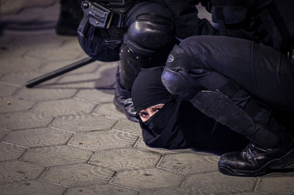 No olvidemos, hay más de 150 personas detenidas tras esta semana de lucha, también debemos pedir su amnistía, no dejemos a nadie atrás.