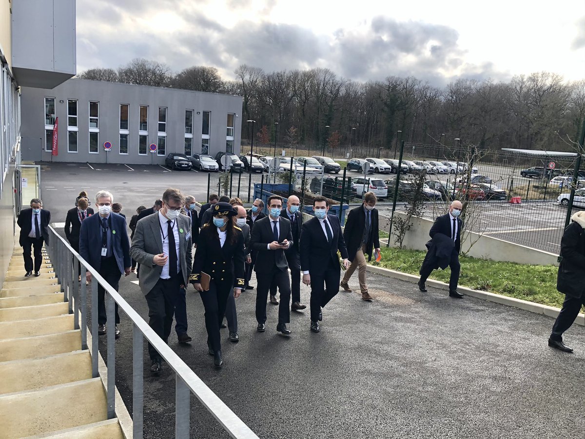 ☑️ Nous leur avons présenté nos activités &amp;solutions pour la mobilité autonome partagée: les technologies embarquées, les outils de simulation &amp;le logiciel de Supervision #VA. Ils ont aussi découvert les activités de recherche de @VEDECOM, notre voisin&amp;partenaire de longue date !