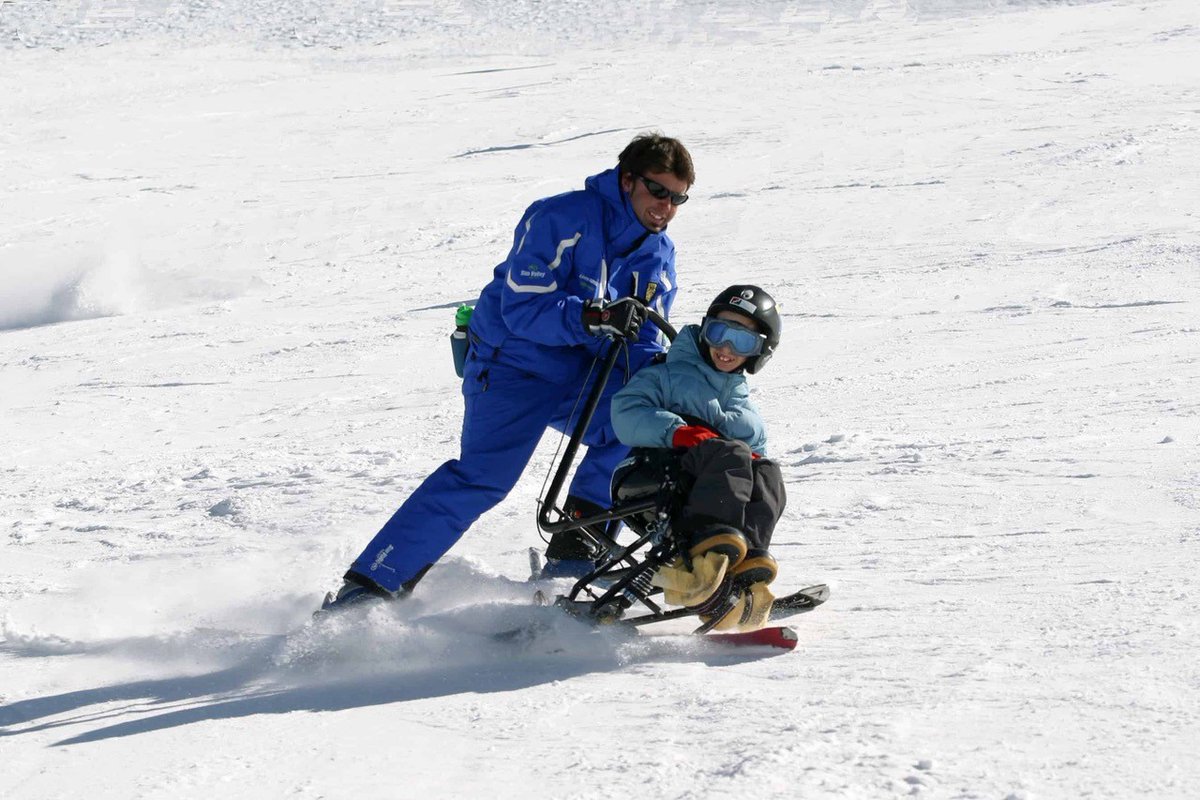 Fund_Tambien's tweet image. #FundaciónTambién y @janfarrell hacen realidad el sueño de #niños con #discapacidadsevera acercándoles a una experiencia única como es la de vivir una jornada de #esquíadaptado en @SnowZoneMadrid el próximo domingo. #JanFarrel #SnowZone #deporteadaptado bit.ly/3aFXbzz