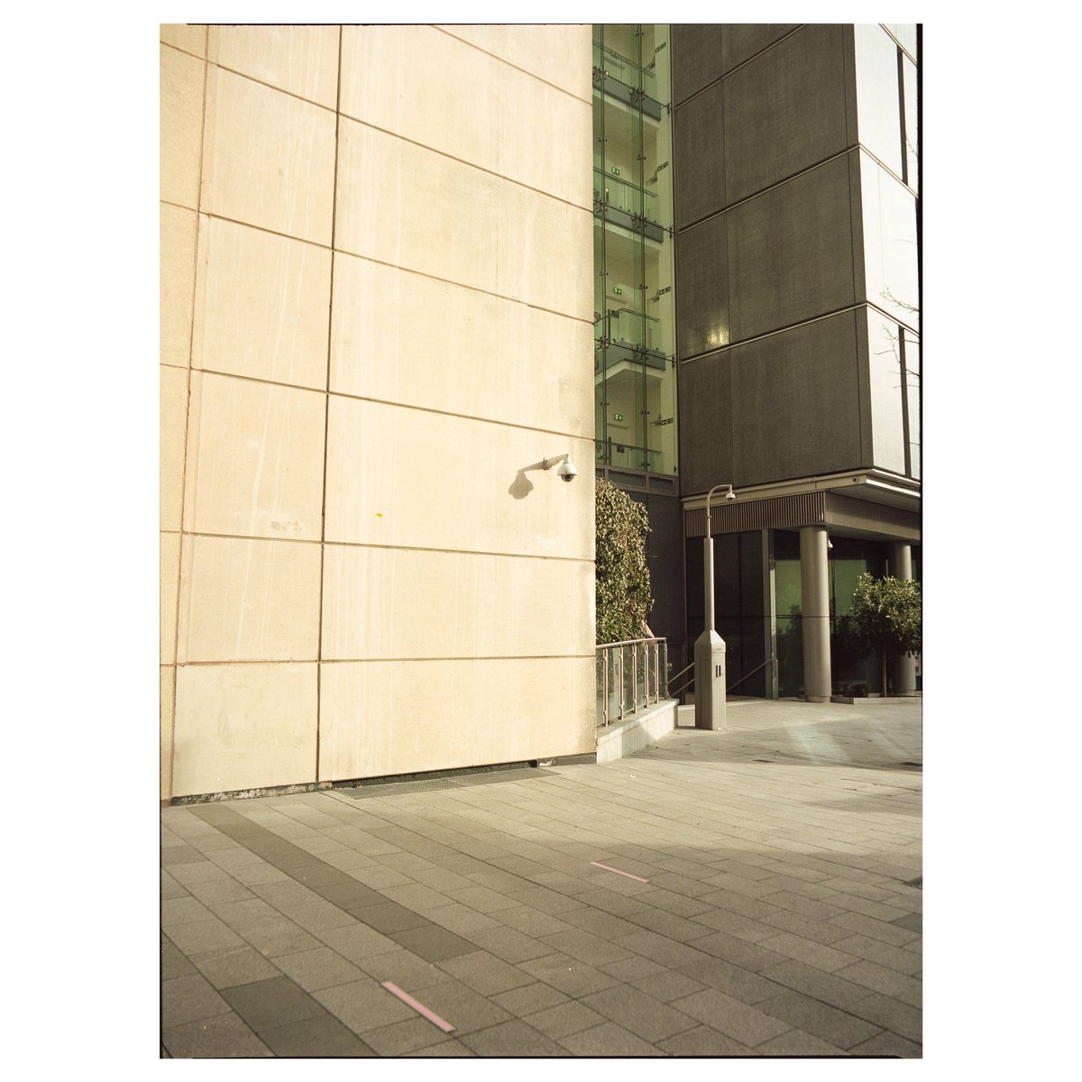 _mhjs's tweet image. empty london / 20.01.21 🎞 #portra400