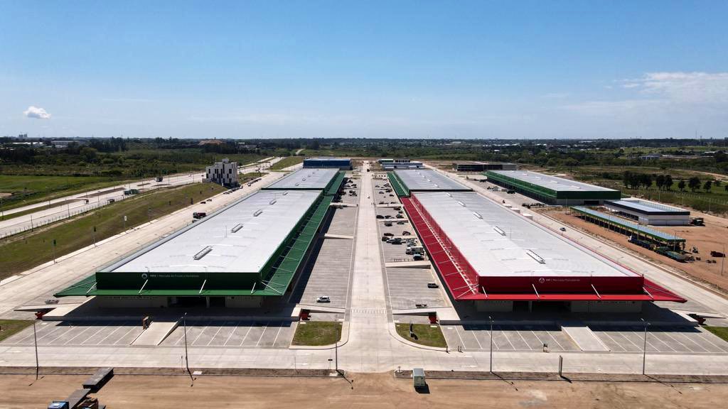Hoy se inaugura el centro logístico más grande del Uruguay, con enormes mejoras xa los trabajadores y generando nuevas oportunidades de negocios.Hoy <a href="/CosseCarolina/">Carolina Cosse</a> coronará el esfuerzo q desde Tabaré en adelante nuestros intendentes llevaron adelante. Fuerte abrazo a <a href="/Jw_Saavedra/">José Saavedra</a>