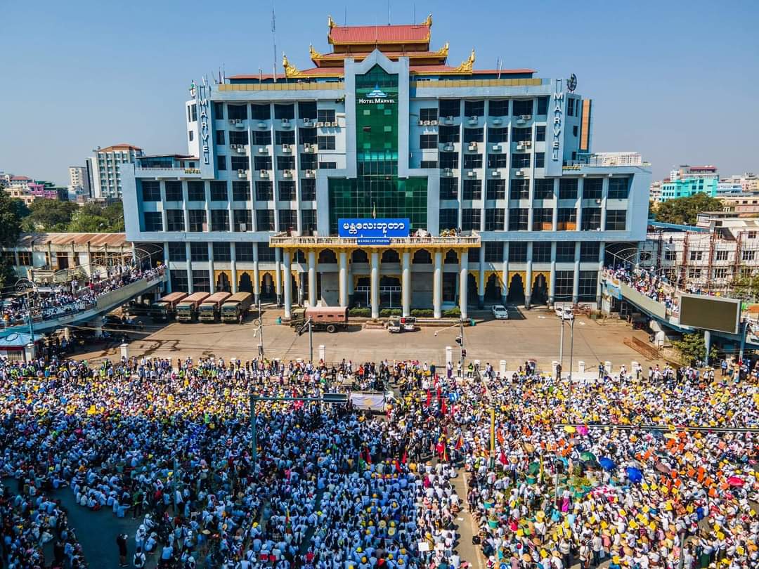 Naingmin234's tweet photo. @KenRoth Ignoring the juntaβs ugly threats of lethal force broadcast yesterday, the people of #Myanmar turned out today in a massive nationwide wave of peace. The five twoβs! #22222Revolution #22222Myanmar #WhatIsHappeningInMyanmar
#22FebCoup https://t.co/ab5r1oJSBI