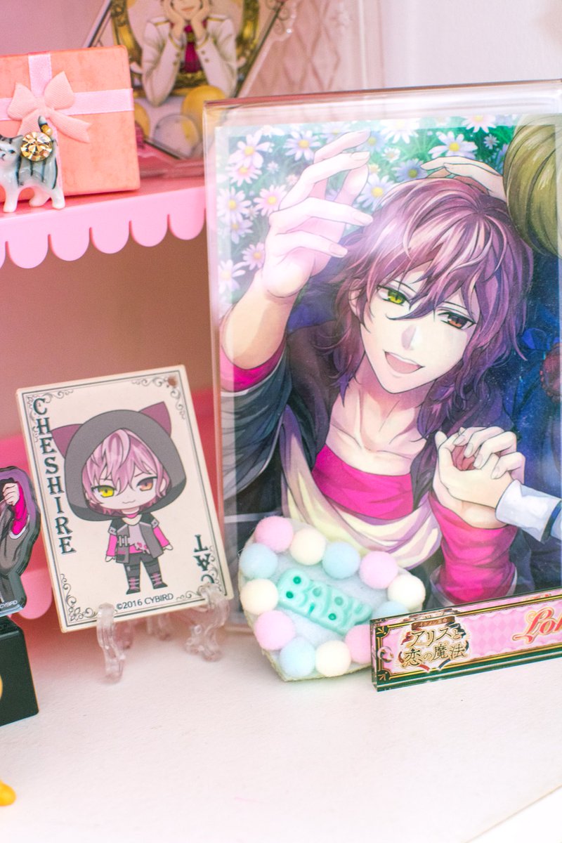 LokisAlice's tweet photo. Happy birthday to Loki!! 2/22 😻🥳💕💕 a little set up and some pics from my collection 💖💖💖

#イケメン革命 #イケレボ  #ロキジェネッタ
  #ロキ誕生祭  #IkemenRevolution #IkeRev #IkemenSeries #lokigenetta https://t.co/OYY4cQMRlR
