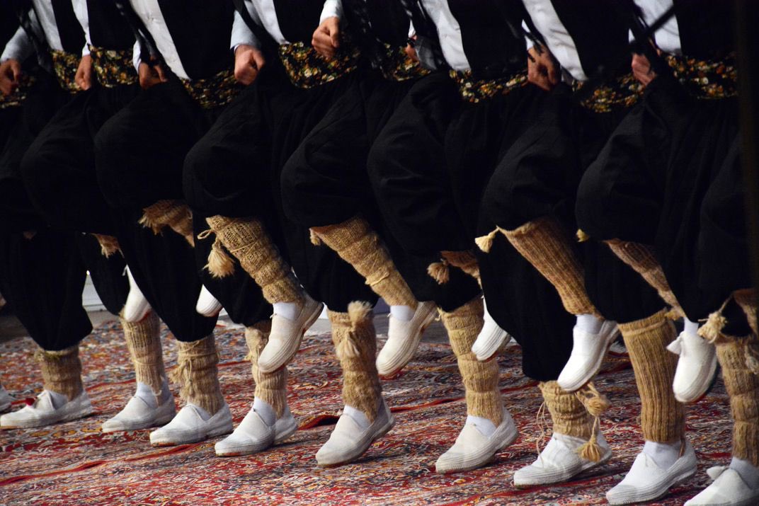 arsivger's tweet photo. Kürt Halayı

Kürtler, geçmişten beri sahip oldukları geleneklerin birçoğunu devam ettirmişlerdir. Bu gelenekler arasında birtakım oyunlar da bulunur. Kürt Oyunları ve Kürt Halayı birçok farklı çeşide sahiptir ve Kürtler arasında oldukça yaygındır. https://t.co/XLL44UdTpz