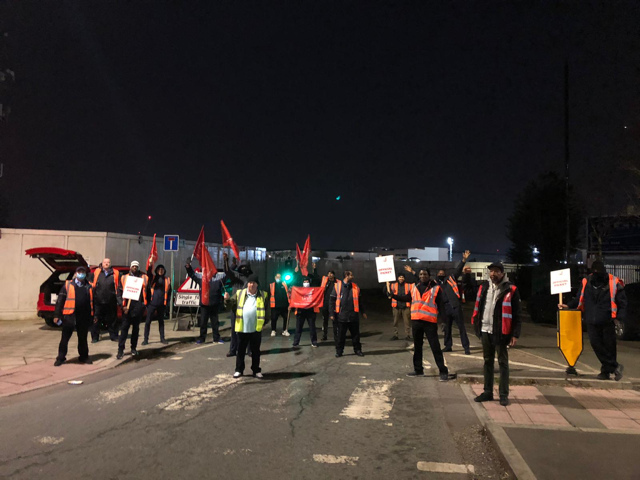 unitetheunion's tweet photo. A few shots from around the #LondonBusStrike picket lines this morning. Our members have been all out in the fight against the efforts by #RATP to use the cover of #Covid to drive down the wages and conditions of frontline workers ✊🏽 https://t.co/4Asla6KkpP