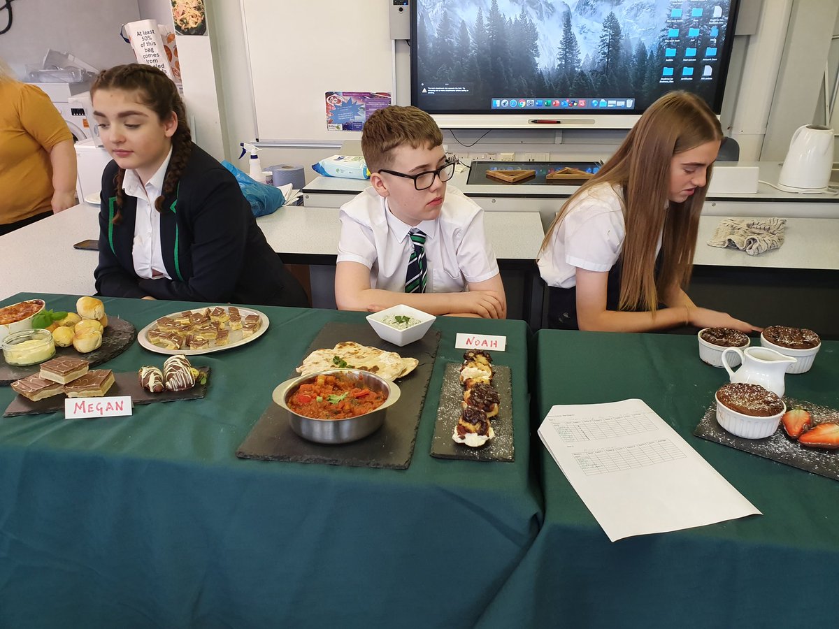 Miss_Hayes_Eng's tweet photo. Today I had the best lunch I've had in ages...prawn curry, naan, doughballs, chocolate souffle, swiss roll, lemon curd and raspberry coulis. All made from scratch by year 10 and all delicious. @BBGAcademy @mrs_wootton they did you proud today! #proudheadofyear https://t.co/Wn4qZRozaA