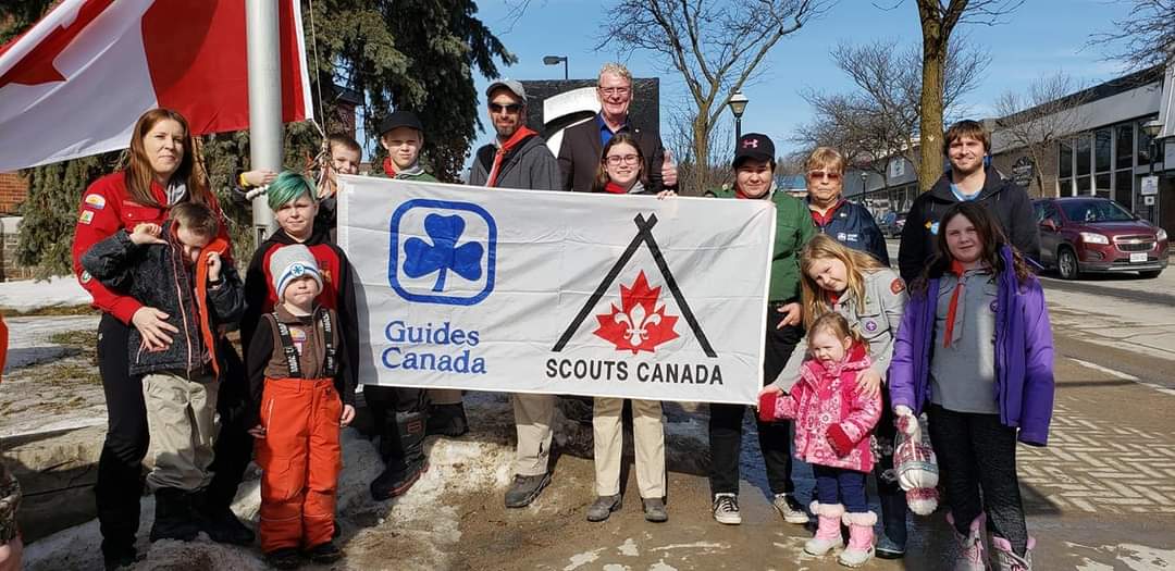 WPScouting's tweet photo. Throwback to the 2020 Scout-Guide Week flag raisings in @townbracebridge, @cityoforillia, and @townhuntsville. Thank you to the Mayors and Councils for their support of our youth programming! #ThinkingDay #FoundersDay #scoutguideweek @scoutscanada https://t.co/2AkDH0i0Kt