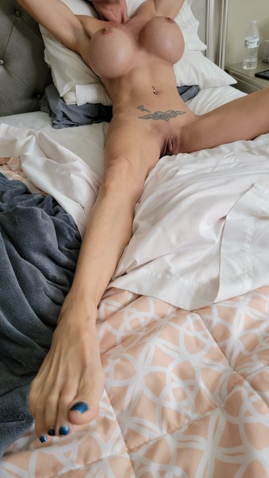 Fuck me... Its MILF Monday already.  Time ⌚ to get out of the bed get cleaned up and then get back in