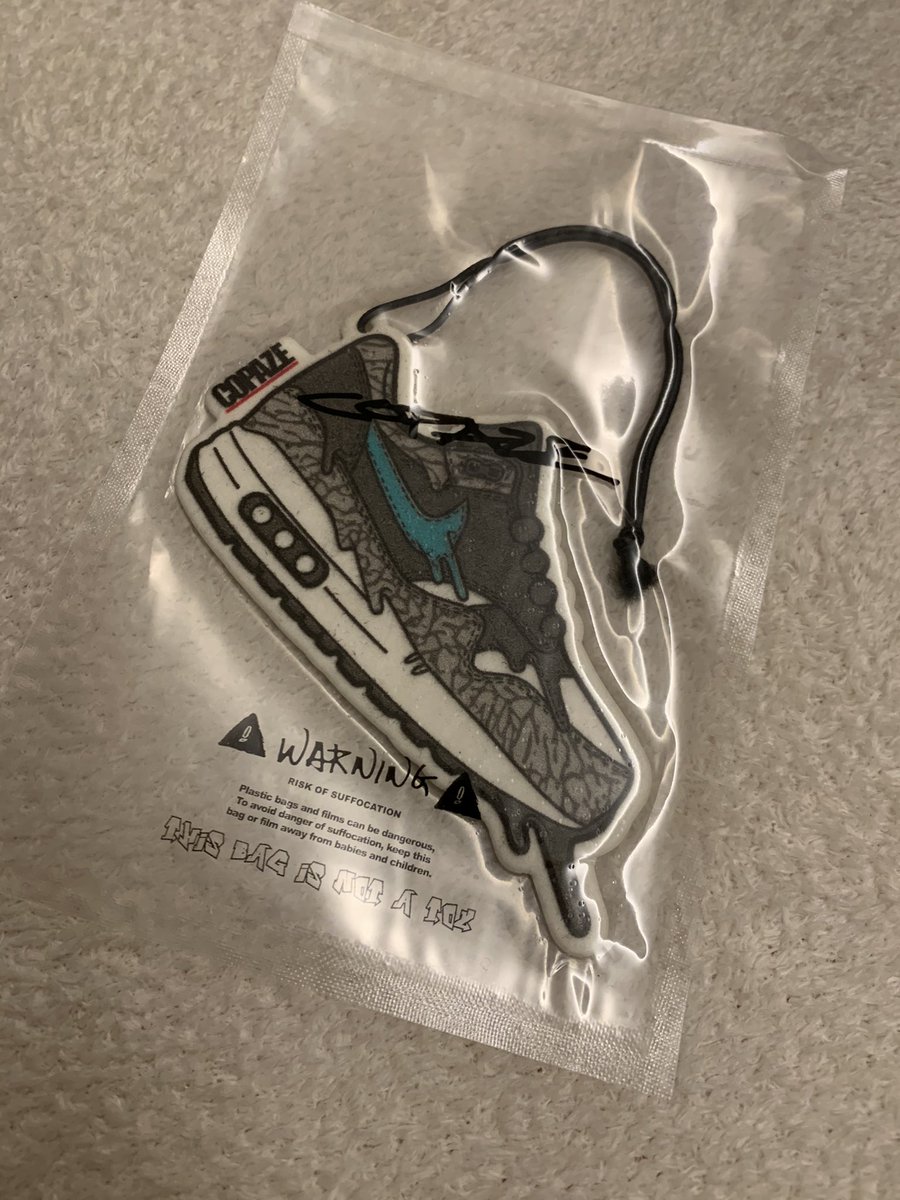papasuke4316's tweet photo. COPAZEのエアーフレッシュナー。
可愛くて好みのスニーカーの形の物を見つけるとついつい買ってしまう😅
今回は、ATMOS × NIKE AIR MAX 1 PREMIUM RETRO "ELEPHANT"でした。
エレファント柄が好きなんですよ😂
あ、買うだけで芳香剤として使っては無いです😇
#COPAZE https://t.co/mm4P6rcuwX