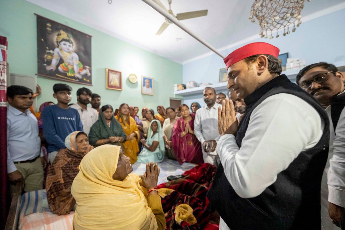 yadavakhilesh's tweet photo. पूर्व केंद्रीय मंत्री एवं वरिष्ठ समाजवादी श्री राम पूजन पटेल जी का आकस्मिक निधन अत्यंत दुःखद! शोकाकुल परिजनों के प्रति संवेदना।

ईश्वर दिवंगत आत्मा को शांति और शोक संतप्त परिजनों को  इस दुःख की घड़ी में संबल प्रदान करे।

भावभीनी श्रद्धांजलि! https://t.co/BI5jAvOwfq