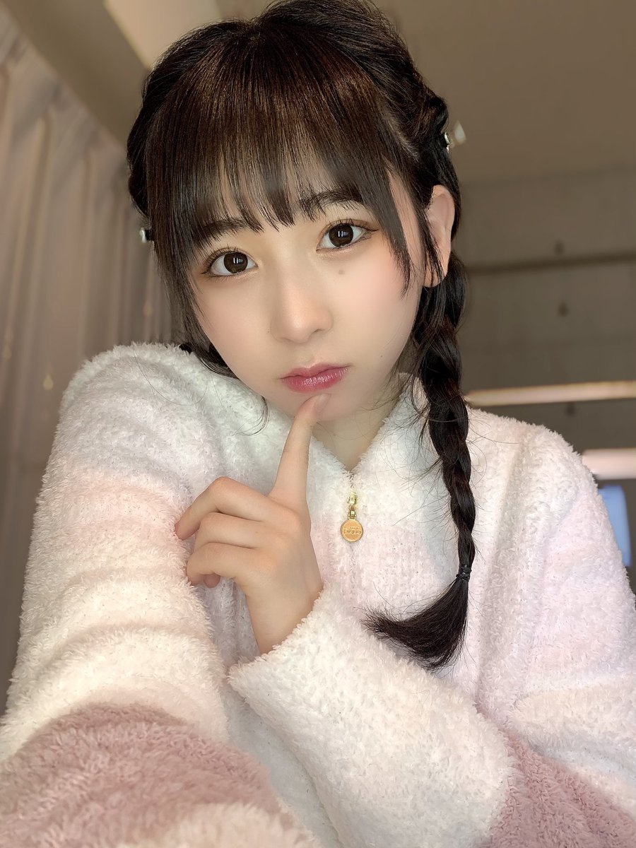 kurihara_mayu's tweet photo. 急遽だっけど配信ありがとう〜
めっちゃ楽しかった🥺次もカラオケしたい、、最高、、、
(頑張って外カメで撮ったの！)
#リルネード https://t.co/tKVmcWvB5A