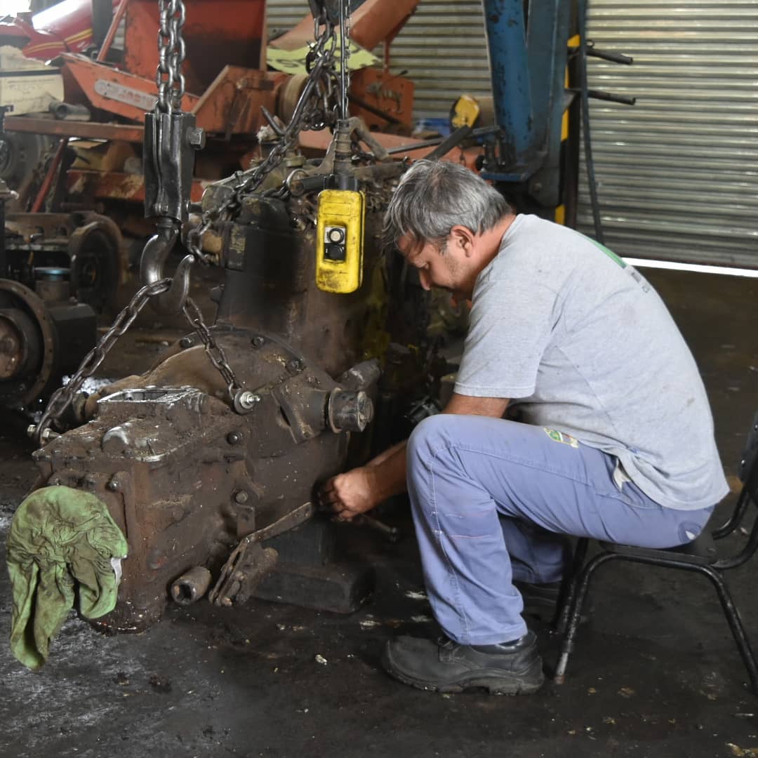 ServPublicMerce's tweet photo. TALLERES MUNICIPALES

Los trabajadores Municipales y Cooperativistas en los diferentes talleres del corralón realizan tareas de carpinteria, reparaciónes de vehículos y maquinarias, trabajos de herreria y carteleria.
Seguimos trabajando por una #CiudadDeTodos https://t.co/AXAK61t46z